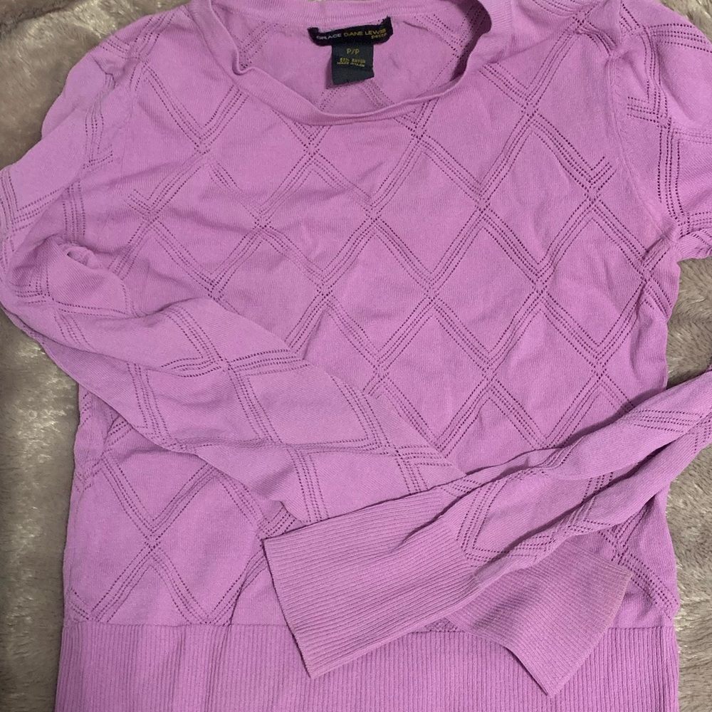 Lavender thin crew neck sweater .